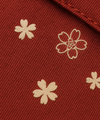 Vintage Seiden-Kimono mit Kranich-Muster auf Holzständer
