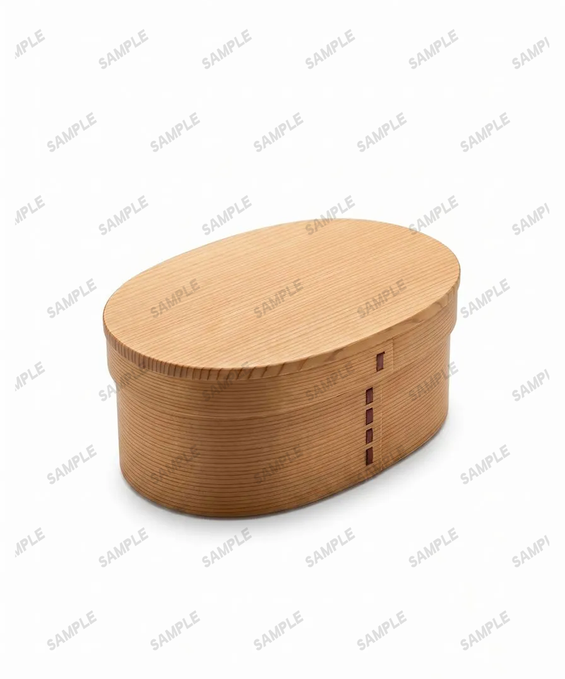 Handgefertigte Magewappa Bento-Box aus Akita-Sugi auf Holztisch