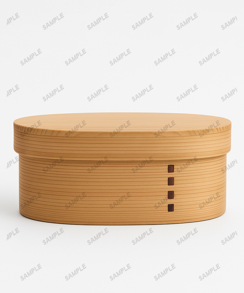 Handgefertigte Magewappa Bento-Box aus Akita-Sugi auf Holztisch